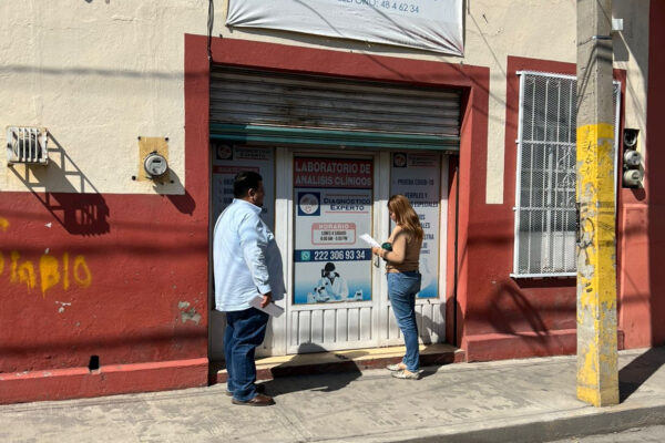 El Gobierno Municipal de San Martín Texmelucan realizó una revisión en el punto denunciado y recorrió establecimientos para verificar permisos y manejo de desechos.