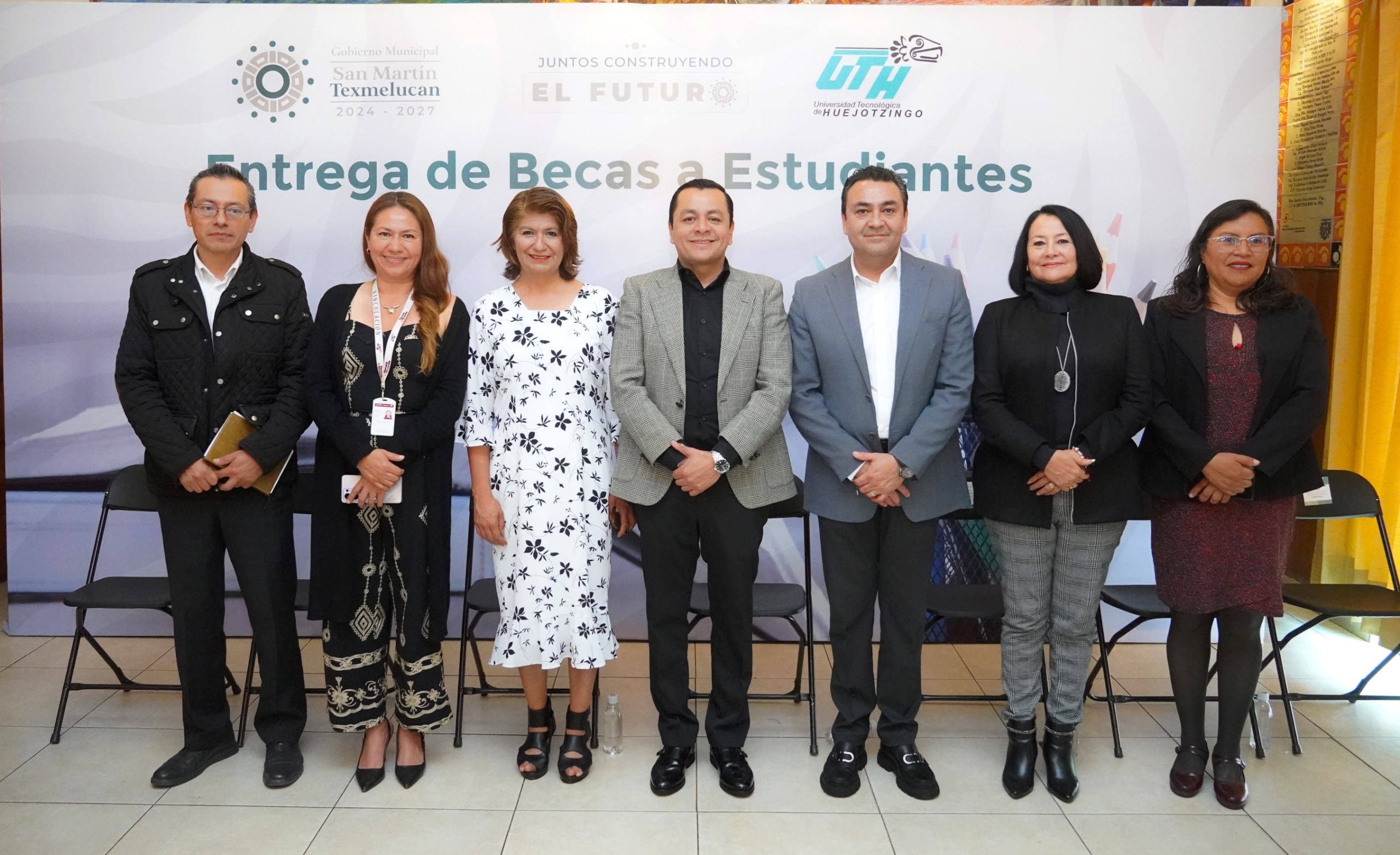 Gobierno de Texmelucan y UTH entregan 50 becas a estudiantes sobresalientes
