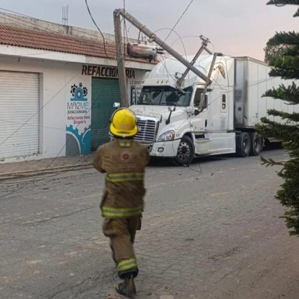 Protección Civil respondió inmediatamente para atender riesgos relacionados con infraestructura eléctrica.