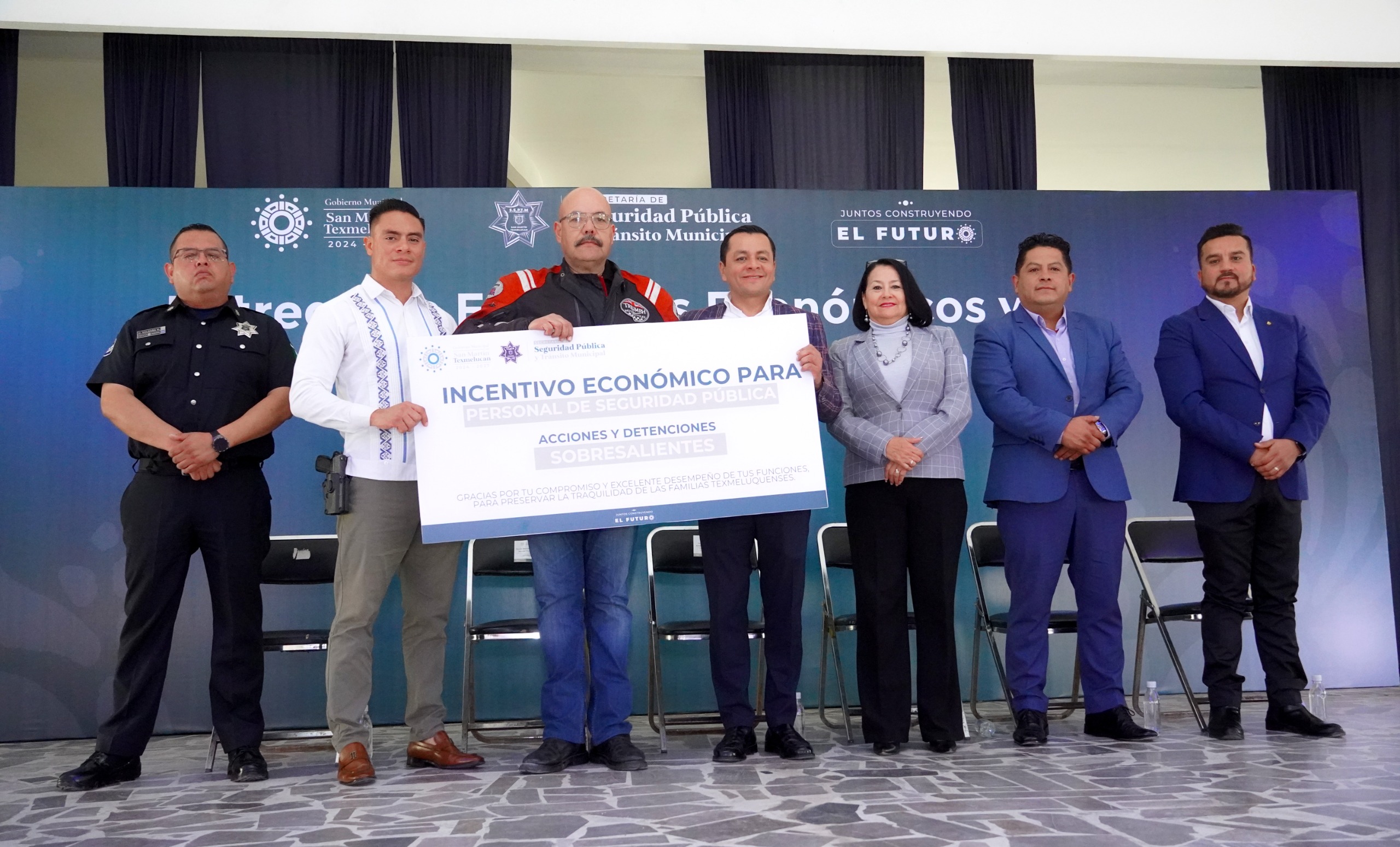 Reconocen a policías municipales de San Martín Texmelucan por desempeño y trayectoria