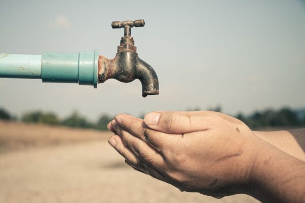 La nueva Ley General de Aguas reavivó el debate sobre el rumbo de la gestión hídrica en el país, académicos y colectivos pusieron manifestaron sus preocupaciones sobre el marco legal. FOTO: WIRED.