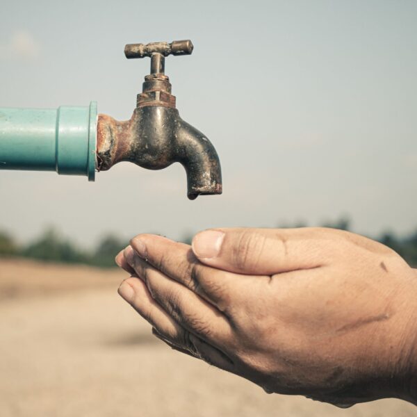 La nueva Ley General de Aguas reavivó el debate sobre el rumbo de la gestión hídrica en el país, académicos y colectivos pusieron manifestaron sus preocupaciones sobre el marco legal. FOTO: WIRED.