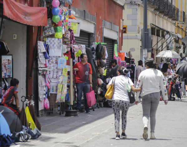 El Ayuntamiento autorizó 550 permisos temporales para ambulantes en Puebla, con operación regulada en La Villita, Analco, La Margarita y el corredor 5 de Mayo. FOTO: Tribuna Noticias.