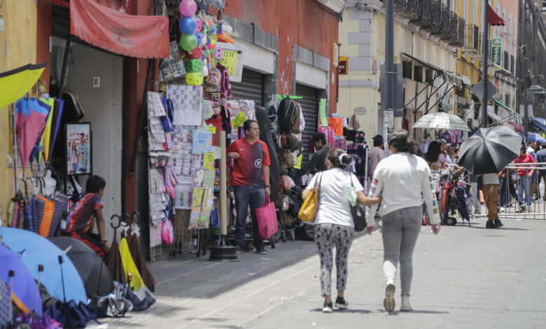 El Ayuntamiento autorizó 550 permisos temporales para ambulantes en Puebla, con operación regulada en La Villita, Analco, La Margarita y el corredor 5 de Mayo. FOTO: Tribuna Noticias.