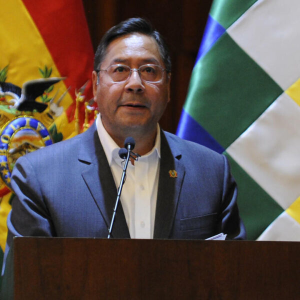 La detención del expresidente boliviano Luis Arce generó desconcierto y tensión política en La Paz, luego de que fuera trasladado sin previo aviso a instalaciones policiales. FOTO: AFP.