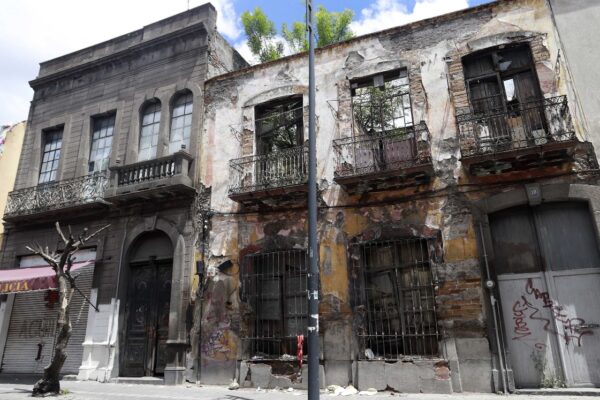 UPAEP desarrolló un modelo de inteligencia artificial para medir el riesgo sísmico y la vulnerabilidad de edificios en Puebla. FOTO: Milenio.