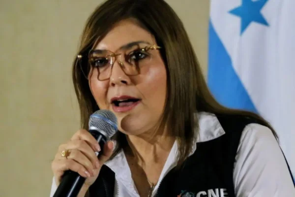 El cierre preliminar de las elecciones en Honduras dejó un escenario ajustado y cargado de tensión, la diferencia entre los aspirantes del Partido Liberal y el Partido Nacional es mínima. FOTO: El Heraldo Honduras.