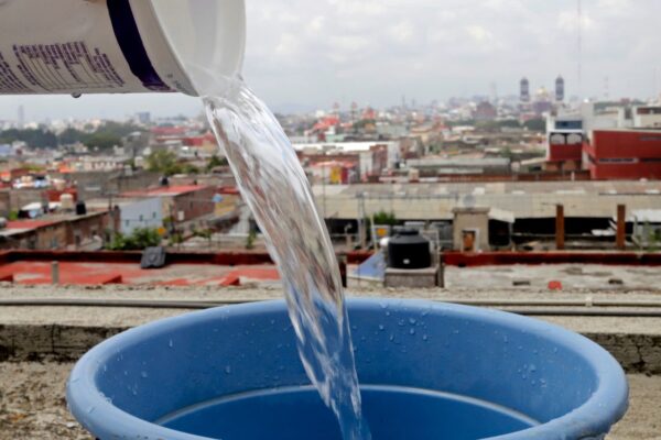 El gobierno de Puebla evalúa revocar al menos cinco concesiones, entre ellas agua y recolección de basura, ante incumplimientos y deficiencias en el servicio. FOTO: Reto Diario.