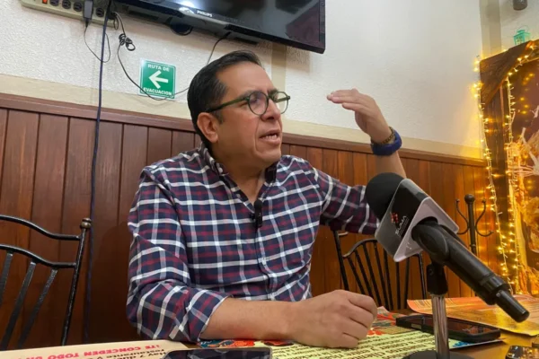 La asignación de un contrato del Infonavit cercano a los mil millones de pesos a una empresa ligada a familiares de Ricardo Crespo de Morena abrió un nuevo frente de debate sobre posibles conflictos de interés. FOTO: La Jornada de Hidalgo.