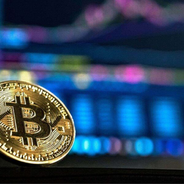 Bitcoin arranca diciembre con un desplome,