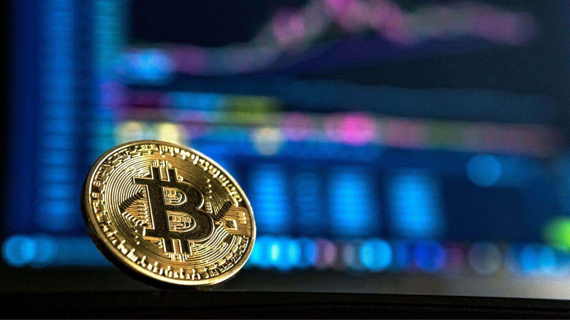 Bitcoin arranca diciembre con un desplome,