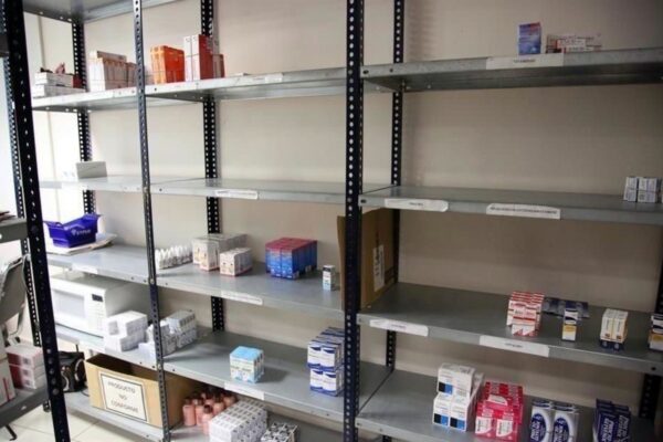 Pacientes y familiares relatan carencias en el acceso a medicamentos y atención especializada en el reinaugurado IMSS Regional 36. FOTO: Uno más Uno.