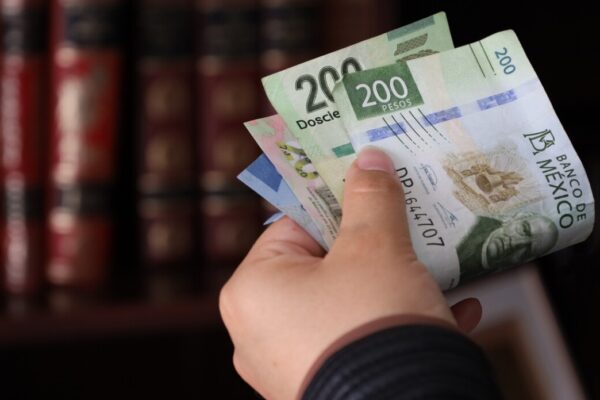 Movimiento Ciudadano presentó en el Senado una iniciativa para aumentar el aguinaldo conforme a la antigüedad laboral. FOTO: Expansión Política.