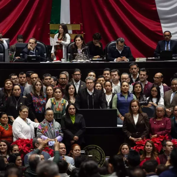 Tras una discusión que se extendió por más de un día completo, la Cámara de Diputados avaló el proyecto de nueva Ley General de Aguas entre reclamos, reservas y protestas dentro y fuera del recinto. FOTO: Cuartoscuro.