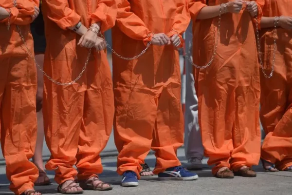 Estados Unidos entregó a México a 14 connacionales condenados por tráfico de drogas y armas; cumplirán el resto de sus sentencias en prisiones mexicanas. FOTO: Telemetro.