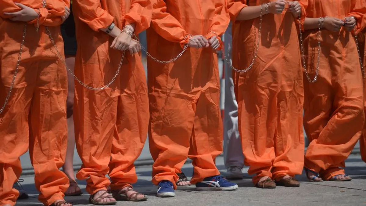 Estados Unidos transfiere a México a 14 sentenciados por delitos de drogas y armas