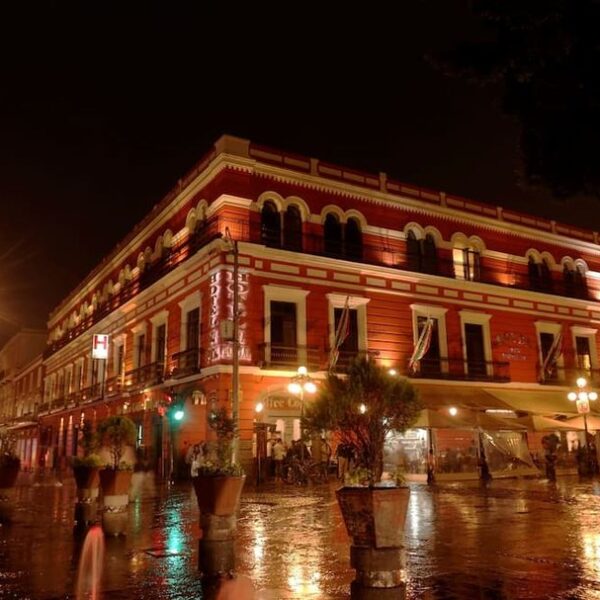 Puebla espera recibir a más de medio millón de visitantes durante el Mundial 2026; el sector hotelero exige atender seguridad y vialidades. FOTO: Expedia.