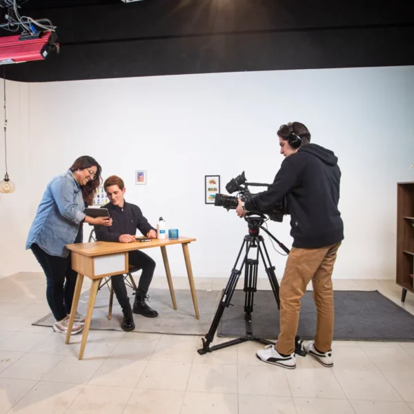 La Comisión de Educación del Senado aprobó regular el uso de la imagen y datos de estudiantes con fines comerciales.