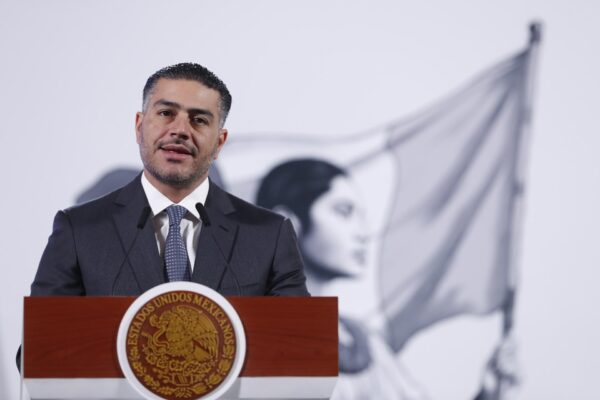 El Gobierno federal descartó que la explosión de un coche bomba en Michoacán sea terrorismo; Harfuch confirmó que el ataque está ligado a la disputa entre cárteles. FOTO: EFE.