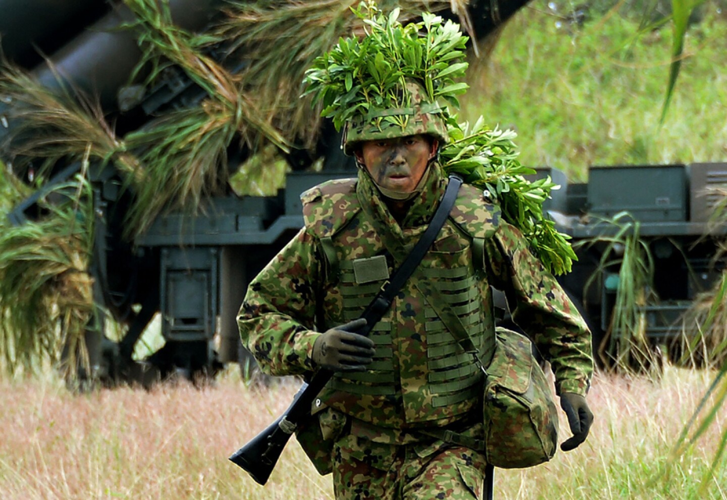 Japón dio un giro histórico a su política de defensa al aprobar el mayor presupuesto militar de su historia, el entorno regional cada vez más tenso.. FOTO: AFP.