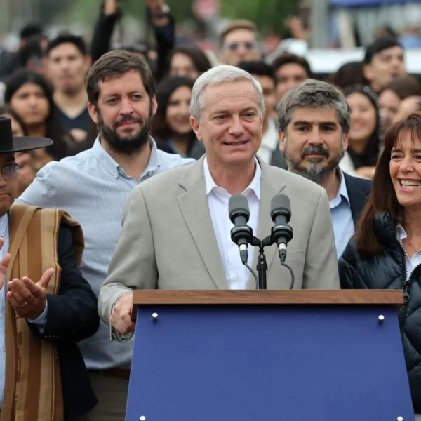 Chile definió su rumbo político tras una segunda vuelta que confirmó un giro a la derecha. FOTO: AFP.