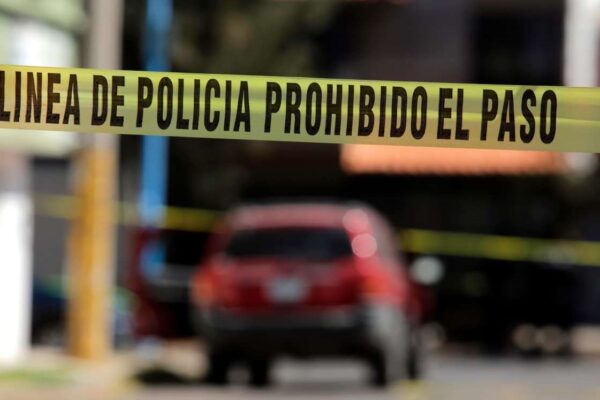 El cuerpo de un hombre fue localizado dentro de un tambo, al interior de una bodega en la junta auxiliar de San Francisco Totimehuacan. FOTO: Milenio.