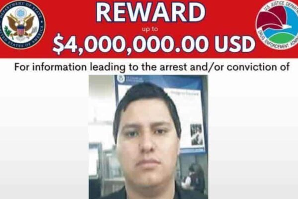 Un hombre fue as*s1n4do a bal*zos dentro de un restaurante en la Zona Rosa; versiones extraoficiales lo identifican como “El Panu”, jefe de seguridad de Los Chapitos.