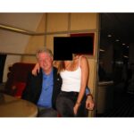 Bill Clinton solicitó que se hagan públicos todos los documentos del caso Jeffrey Epstein en los que aparezca su nombre, para evitar especulaciones.
