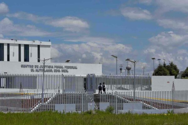 Como parte del Plan Michoacán por la Paz y la Justicia, el gobierno federal ejecutó un operativo para reducir riesgos dentro de los penales estatales. FOTO: N+.