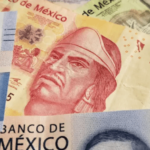 El salario mínimo en México subirá 13% a partir de enero de 2026, alcanzando 315.04 pesos diarios.