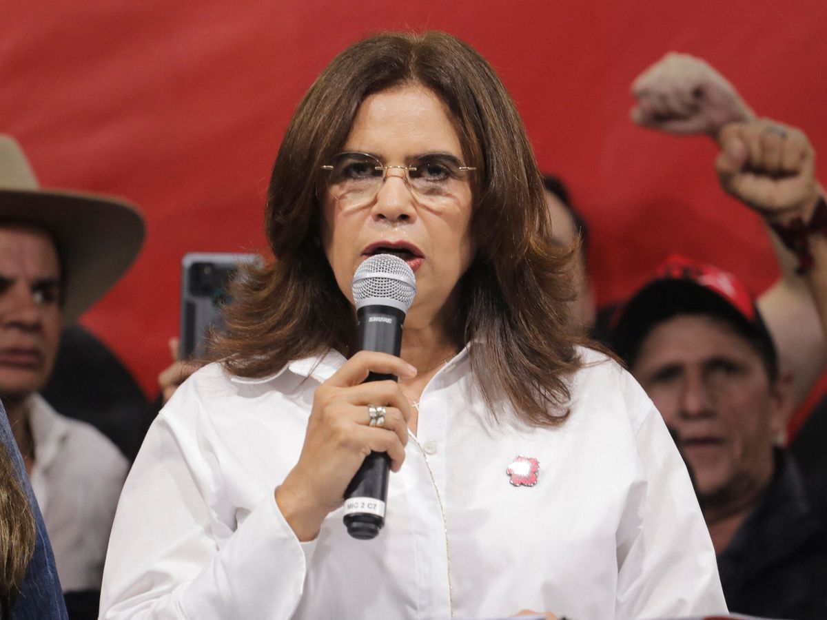 La disputa poselectoral en Honduras escaló este domingo con el rechazo público de Rixi Moncada a los resultados preliminares. FOTO: Reuters.