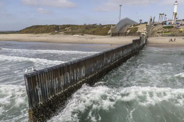 Autoridades sanitarias actualizaron el estado del agua en las principales playas del país. FOTO: El Sol de México.