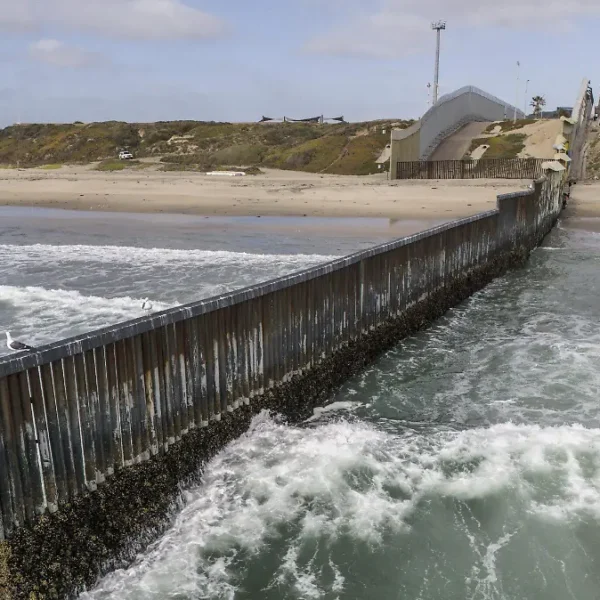 Autoridades sanitarias actualizaron el estado del agua en las principales playas del país. FOTO: El Sol de México.