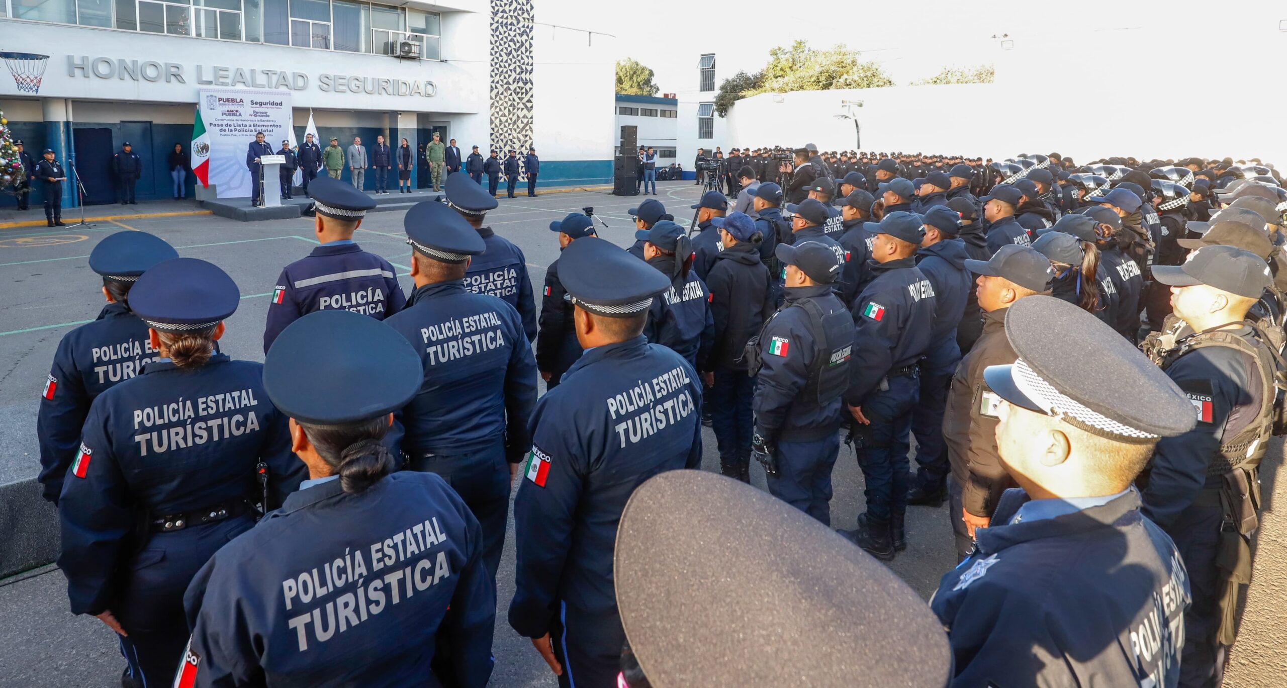 Policía Estatal de Puebla enfrenta déficit de agentes y baja certificación, revela INEGI