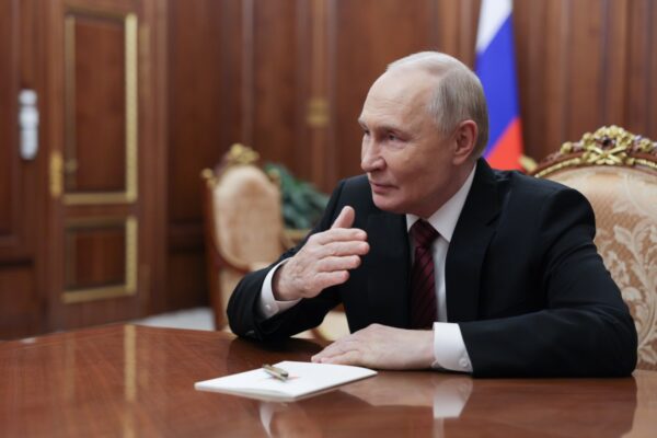 Mientras las gestiones diplomáticas se intensifican, Putin reiteró que Rusia no cederá en sus exigencias territoriales en Ucrania. FOTO: EFE.