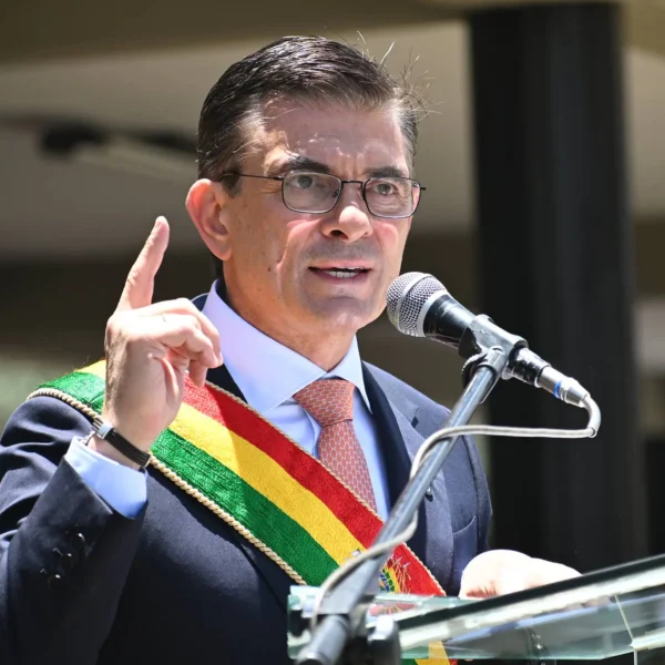 El Gobierno de Bolivia anunció un giro profundo en su política económica al eliminar la subvención a los combustibles tras más de 20 años. FOTO: Rodrigo Paz.