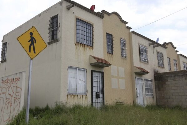 Al menos 10 notarías en Puebla son investigadas por presuntos vínculos con el “Cártel del Despojo”, tras detectar apropiaciones ilegales de predios con jueces y magistrados.