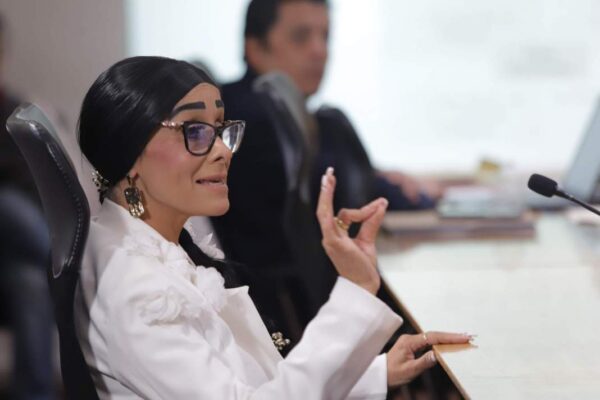 La visita de la titular de la CDH al Congreso de Puebla duró apenas unos minutos y dejó más cuestionamientos que respuestas. FOTO: La Jornada de Oriente.