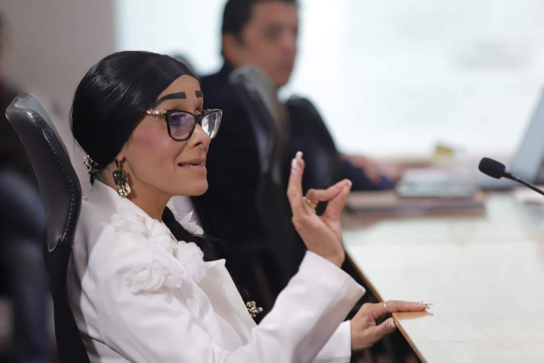 La visita de la titular de la CDH al Congreso de Puebla duró apenas unos minutos y dejó más cuestionamientos que respuestas. FOTO: La Jornada de Oriente.