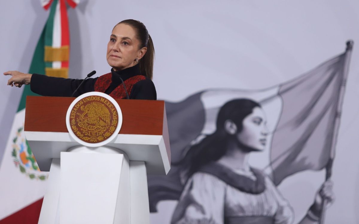 Sheinbaum reiteró que México no está de acuerdo con las intervenciones tras el supuesto ataque terrestre de Estados Unidos en Venezuela. FOTO: EFE.