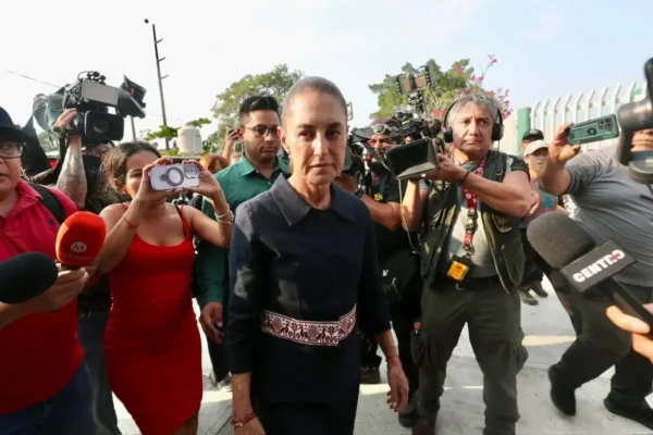 Claudia Sheinbaum anunció un apoyo inmediato de 30 mil pesos para cada familia afectada por el descarrilamiento del Tren Interoceánico. FOTO: La Jornada Hidalgo.