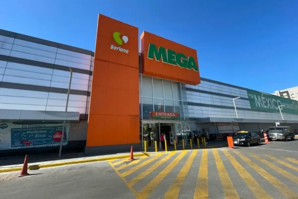 Nuevo asalto armado ocurrió la noche del domingo en el Soriana Híper Angelópolis, en San Andrés Cholula. FOTO: EsImagen.