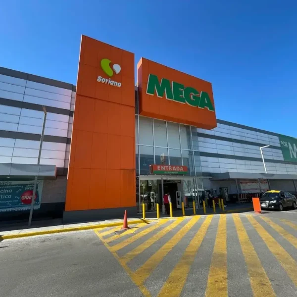 Nuevo asalto armado ocurrió la noche del domingo en el Soriana Híper Angelópolis, en San Andrés Cholula. FOTO: EsImagen.