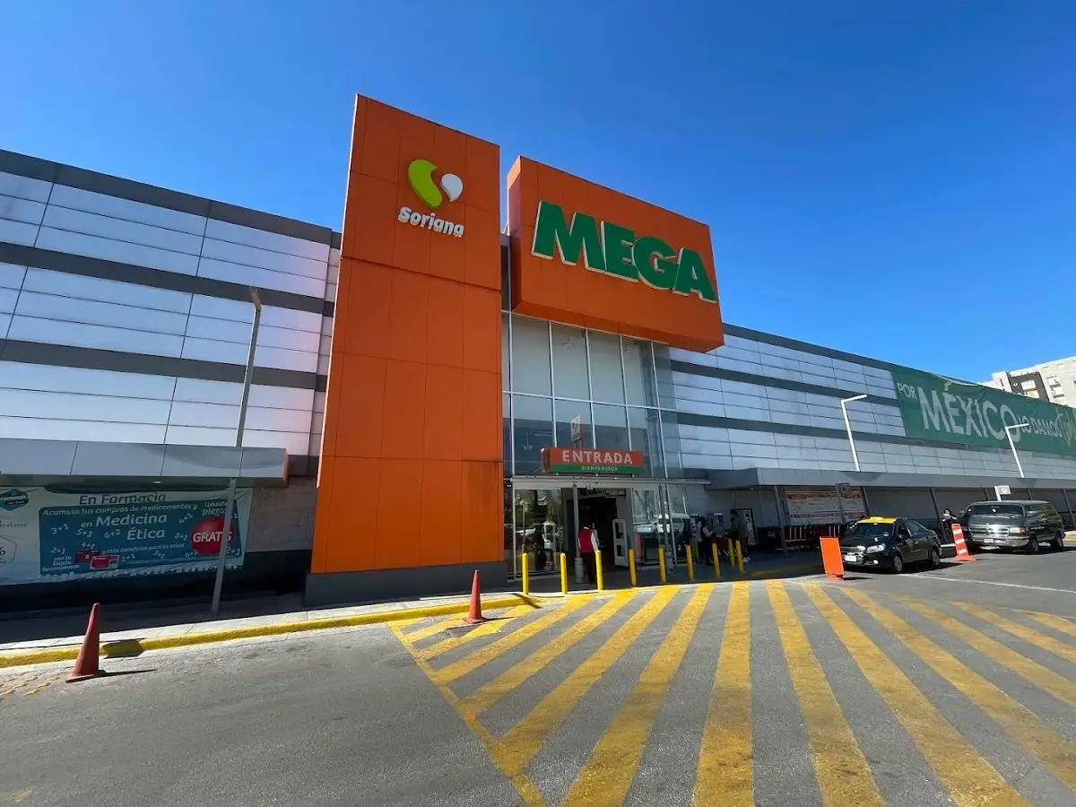 Nuevo asalto armado ocurrió la noche del domingo en el Soriana Híper Angelópolis, en San Andrés Cholula. FOTO: EsImagen.