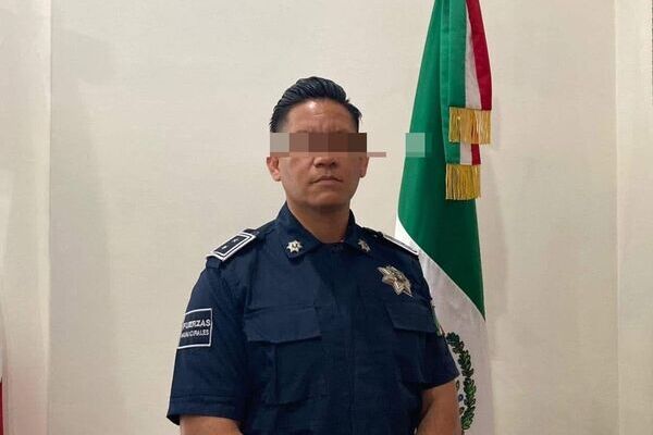 Mando policial poblano es arrestado en Analco y trasladado a Veracruz por delitos relacionados con su etapa como jefe de seguridad en Papantla.