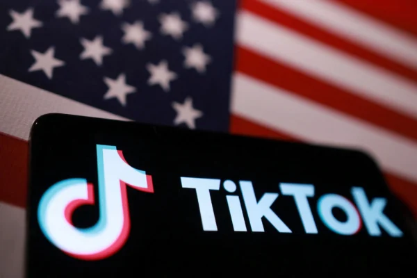 TikTok dio un paso clave para definir su permanencia en Estados Unidos con la firma del acuerdo para cumplir las exigencias estadounidenses. FOTO: Getty Images.