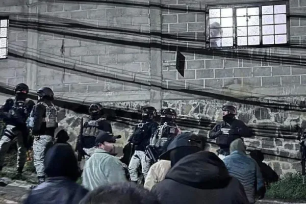 Un operativo para cerrar zanjas de riego en la comunidad indígena de Alpanocan, Tochimilco, derivó en un enfrentamiento con fuerzas federales y estatales FOTO: El Sol de Puebla.