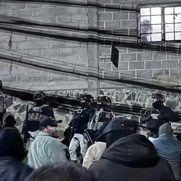 Un operativo para cerrar zanjas de riego en la comunidad indígena de Alpanocan, Tochimilco, derivó en un enfrentamiento con fuerzas federales y estatales FOTO: El Sol de Puebla.