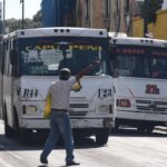 En 2024 se denunciaron más de mil 500 robos en transporte público en Puebla. No hubo detenidos ni sentencias. FOTO: Es Imagen.