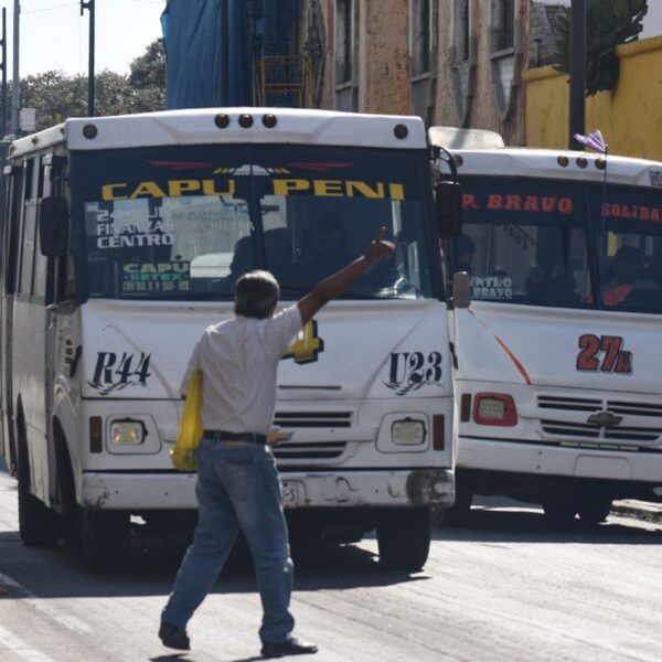 En 2024 se denunciaron más de mil 500 robos en transporte público en Puebla. No hubo detenidos ni sentencias. FOTO: Es Imagen.